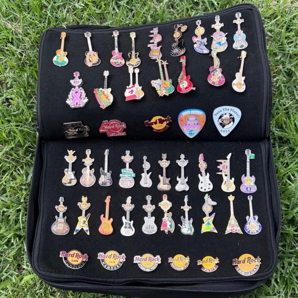 🎸 PIN TRADING at HARD ROCK CAFE TOKYO! 🎸